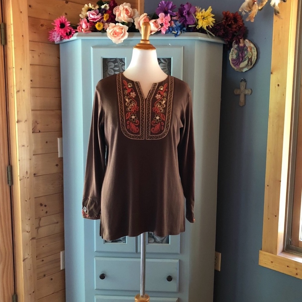 Beautiful Blouse w/Hand Embroidered Design. NEW